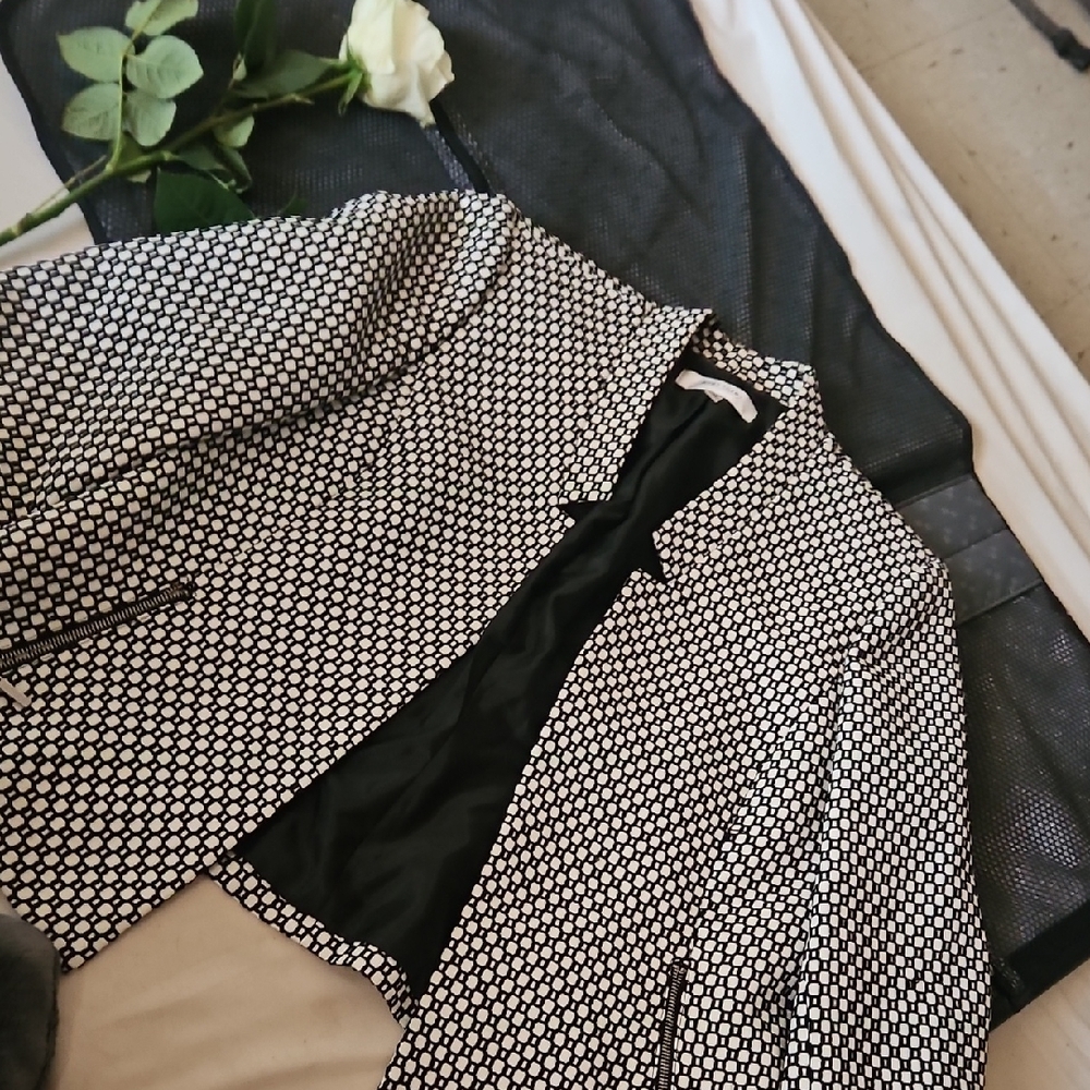 Jones Studio Black and White Sport Coat with Polka Dot Design